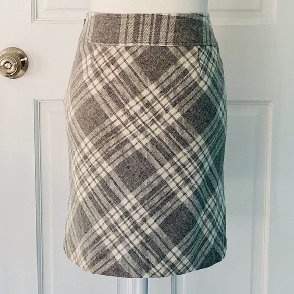 Talbots Gray & Cream Plaid Wool Blend A-Line Skirt (size 2P) - Picture 2 of 6